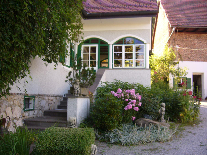 Others 2, Hirschenhof, Graz