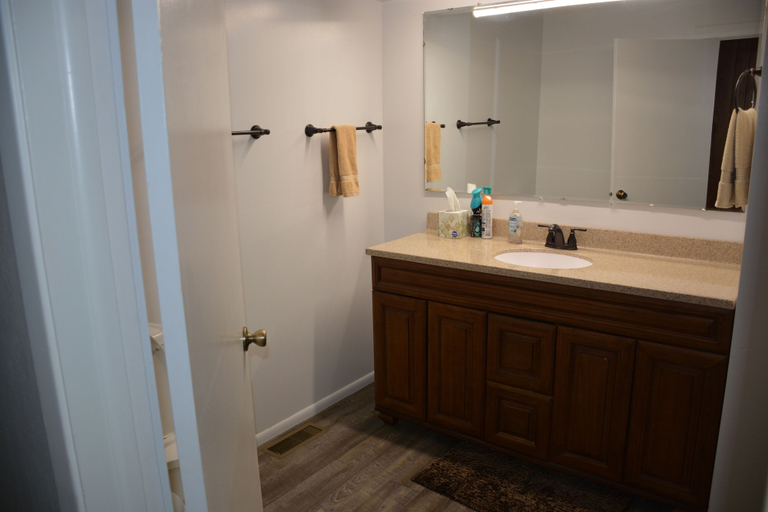 Bathroom 3, Hanging Bull Lodge, Carbon