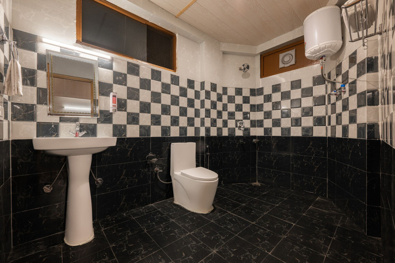 Bathroom, Seven Hills Resort, Kullu