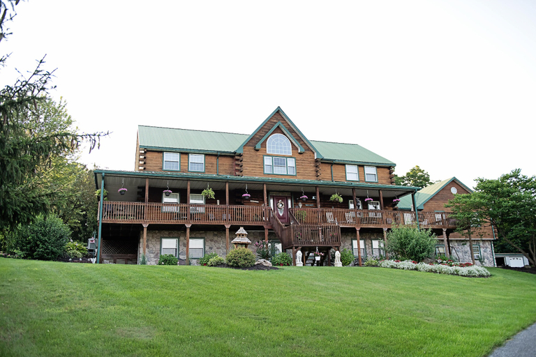 Exterior & Views 1, Berry Patch Bed and Breakfast, Lebanon