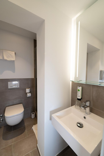 Bathroom 7