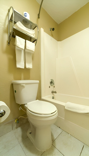Bathroom 5, Stamford Inn, Haskell