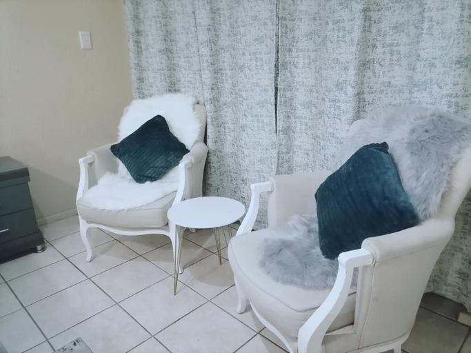 Others 5, Hatfield, Grosvenor Private apartment., City of Tshwane