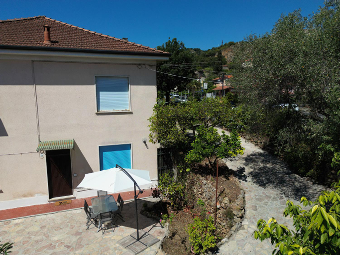 Exterior 14