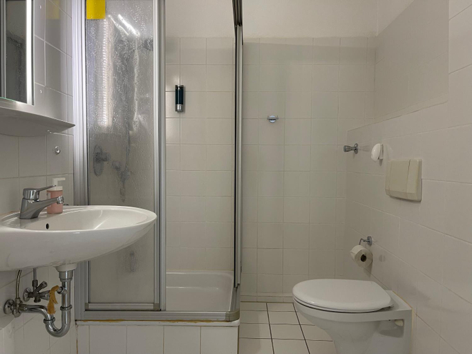 Bathroom 14