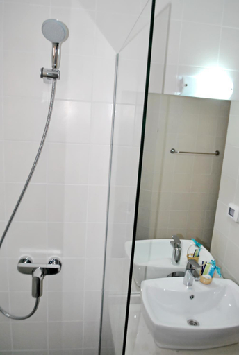 Bathroom 4, Ryanna Beach - Plaja Belona, Tuzla