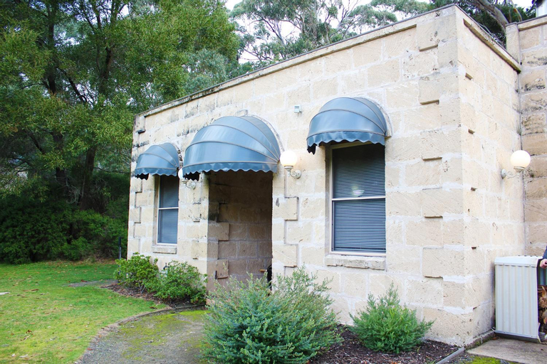 Exterior 5
