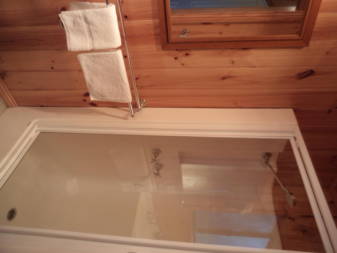 Bathroom 3, Bicheno East Coast Holiday Park, Glamorgan-Spring Bay
