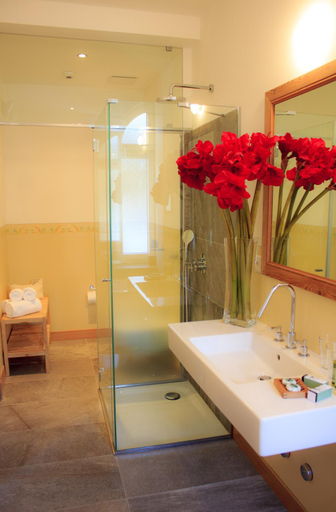 Bathroom 4, Maloja Palace Apartments, Maloja
