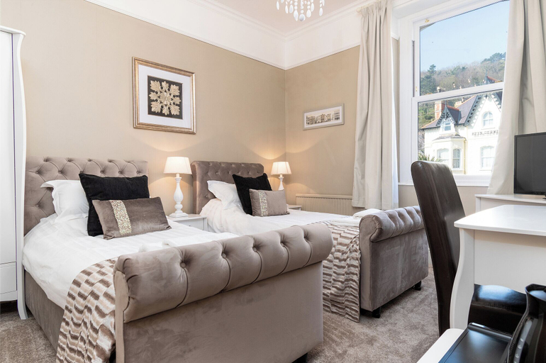 Bedroom 2, Lansdowne House with Private Car park, Conwy