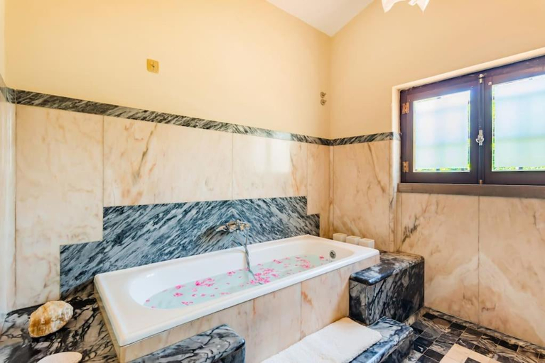 Bathroom 3, Estoril Royal Atlantic Villa with Ocean View, Cascais