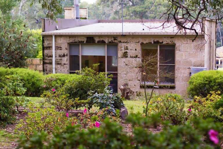 Exterior 3