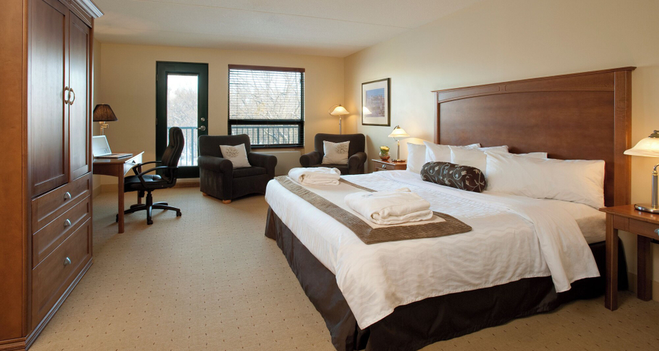 Bedroom 3, Temple Gardens Hotel & Spa, Division No. 7