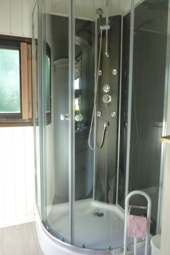 Bathroom 2, Relais Du Saussay, Calvados