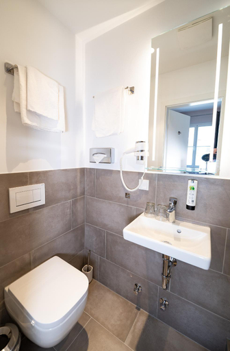 Bathroom 4, Hotel Alexander, Wiesbaden