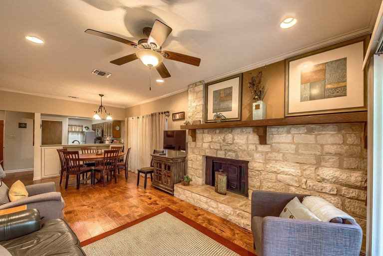 Living area 3, Cw C113 Comal Vista 3 Bedroom Condo by RedAwning, Comal