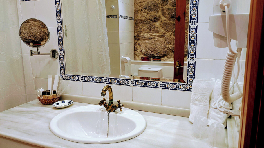 Bathroom 4, Rectoral de Fofe, Pontevedra