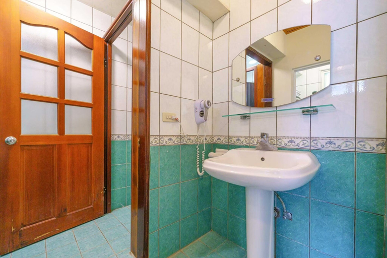 Bathroom 3, FangShug B&B, Hualien