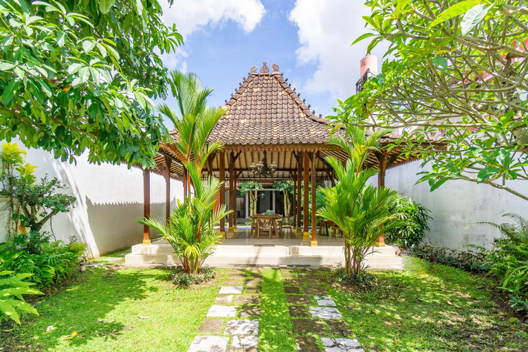 Exterior 4