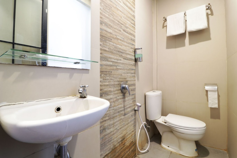 Bathroom 4, Hotel Sanrina Makassar, Makassar