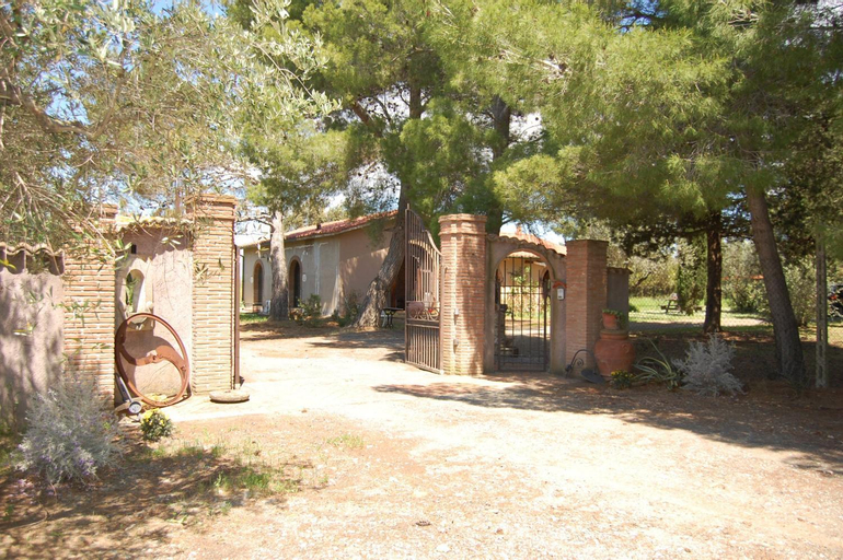 Relais Casale Il Poggetto - OLIVO 2 by Zoom In Earth, Livorno