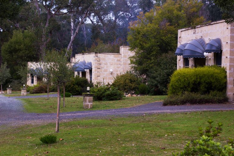 Exterior 4