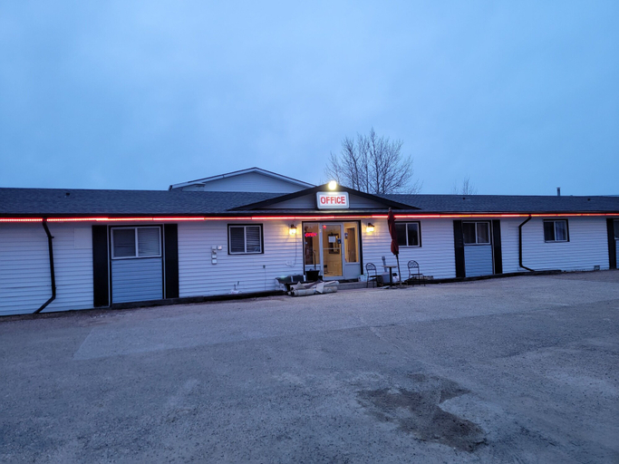 Exterior & Views 2, Grizzly Motel, Division No. 17