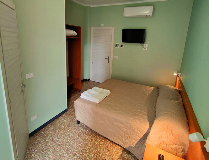 Bedroom 3, Albergo Astoria Loano, Savona