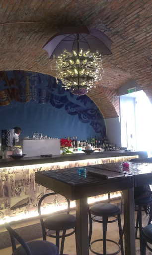 Food & Drinks