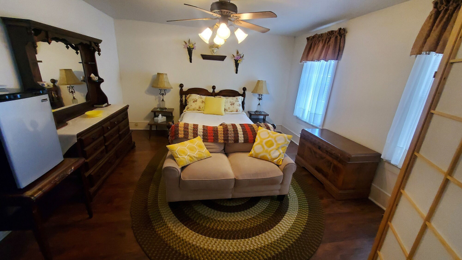 Bedroom 2, The Miner's Lodge, Cambria