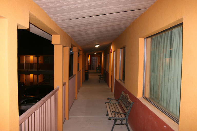 Others 4, Budget Inn, Eddy