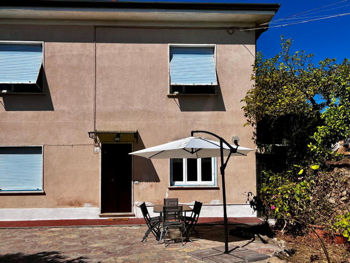 Exterior 17