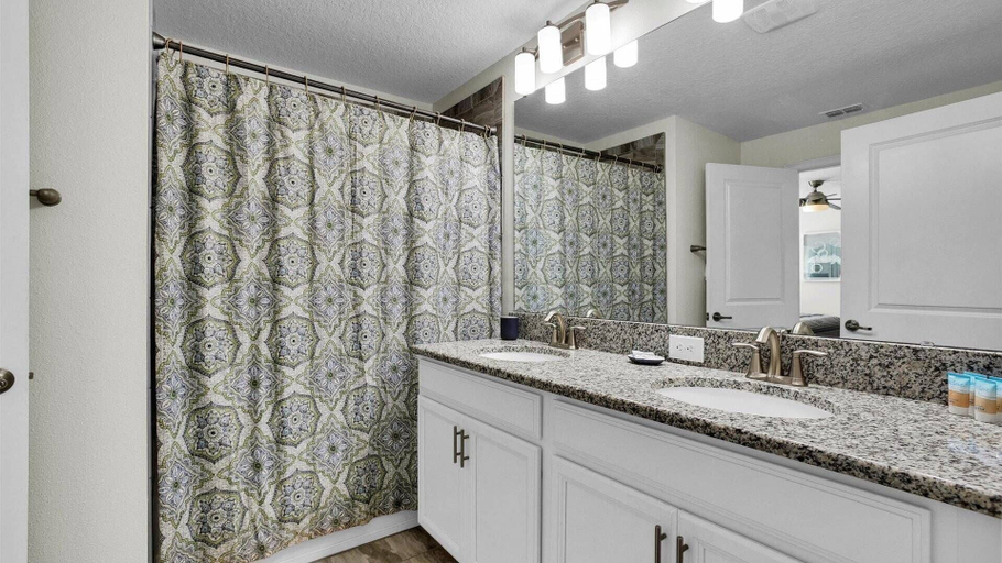 Bathroom 3, 9043 Dogleg dr, Osceola