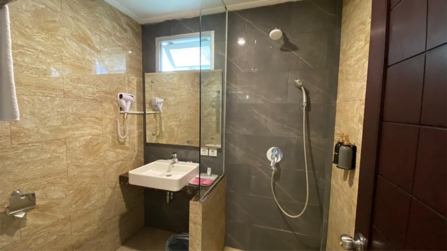 Bathroom 24
