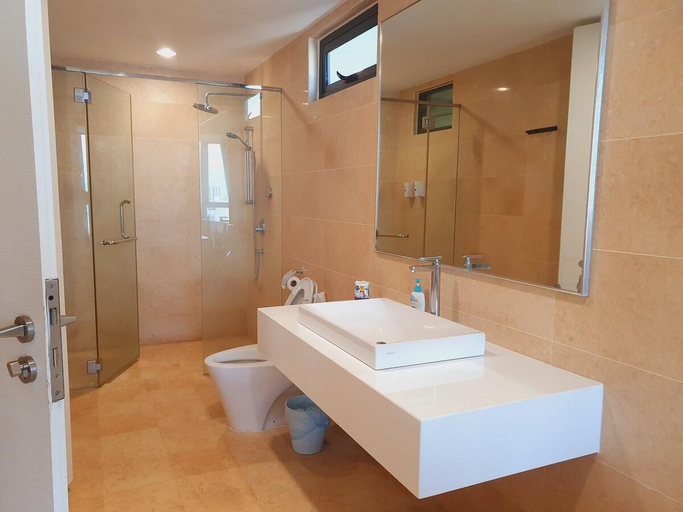 Bathroom 3, SH1 37 Luxury Seaview Bathtub GMC Gurney 无敌海景, Penang Island