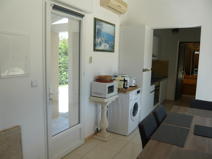 Bathroom 5, Locations des Alpilles, Bouches-du-Rhône