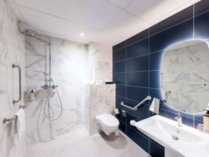 Bathroom 9