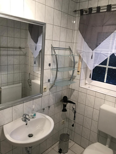 Bathroom, Haus Fischkutter, Aurich