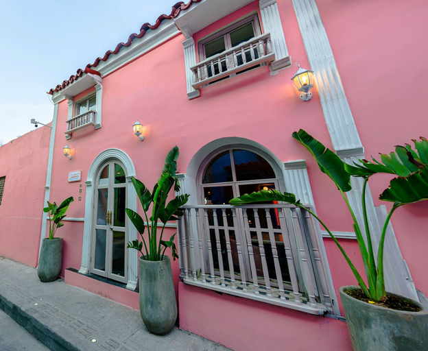 Exterior & Views