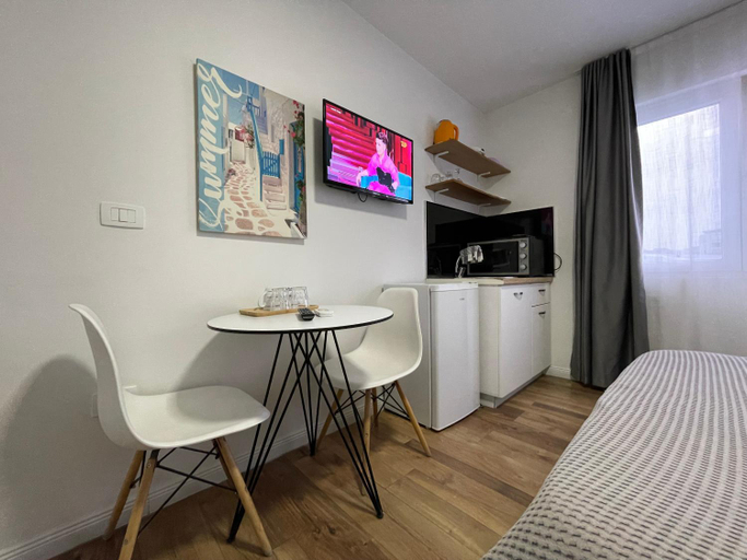 Others 4, Central Studio Apartments, Tiranës