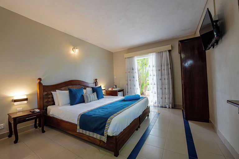 Bedroom 4, Le Grand Bleu Hotel