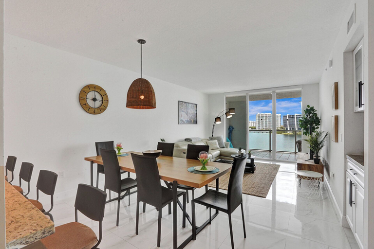 Others 4, Marina Bay Sunny Isles, Miami-Dade
