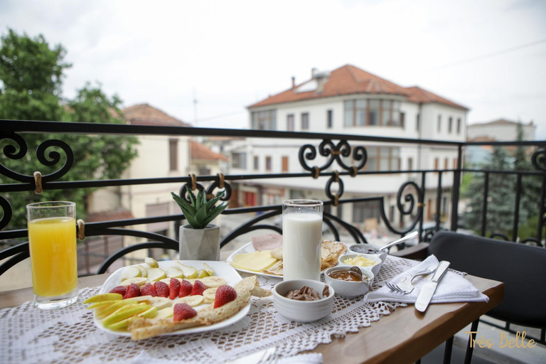 Food & Drinks 5, Tres Belle, Korçës