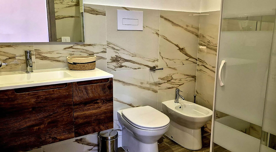 Bathroom 4, Neapoli-In, Napoli