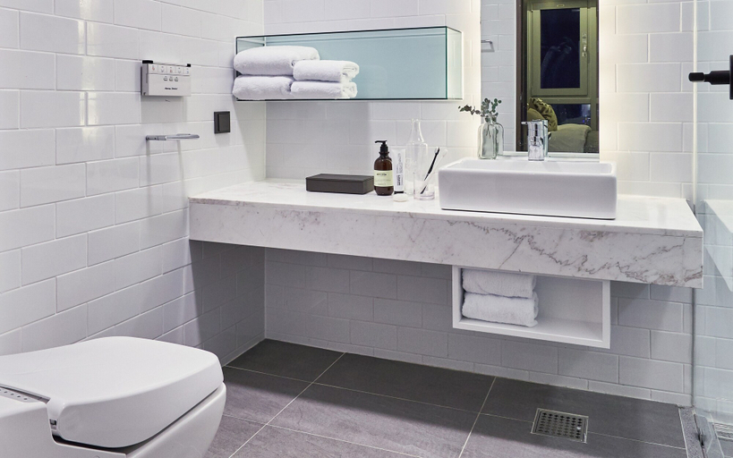 Bathroom 5, Hotel Riverside, Jung