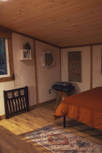 Bedroom 2, Heartwood Retreats, Powell River