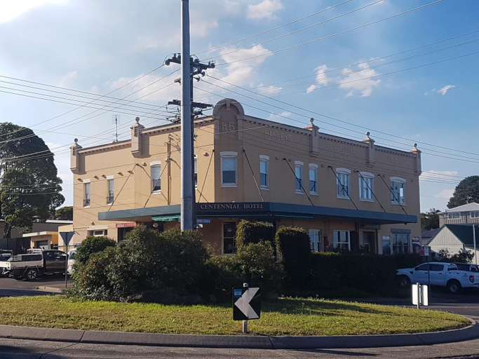 Others 2, Helensburgh Hotel, Wollongong Bal