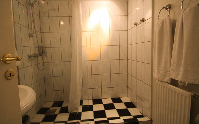 Bathroom 4, Kokkedal Slotshotel, Jammerbugt