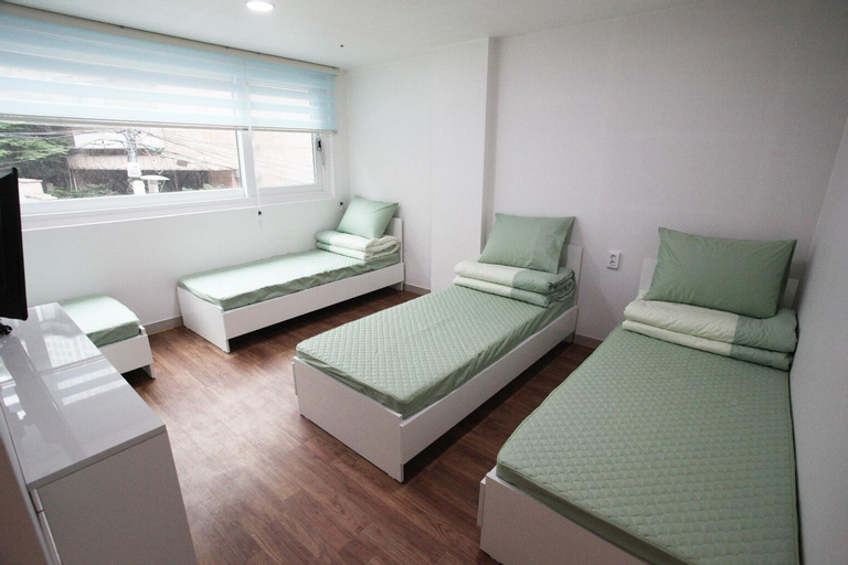 Bedroom 2, Namsan Guesthouse, Jung