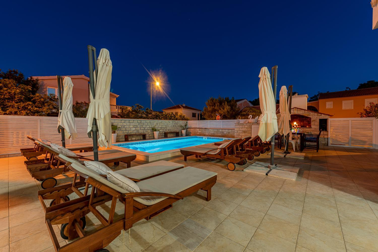 Others 5, Villa Karmen - Poolhouse, Vir